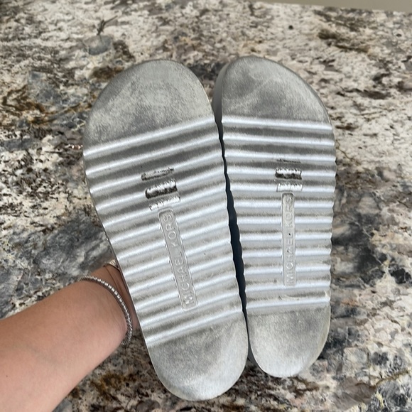 MK slippers, size 9. - Picture 7 of 8